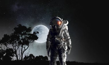 Uzayda astronot explorer. Karışık teknik