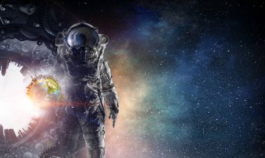 Uzayda astronot explorer. Karışık teknik