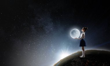 Kız ay tutar. Karışık teknik