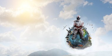 Uzay Adamı ve görevi. Karışık ortam