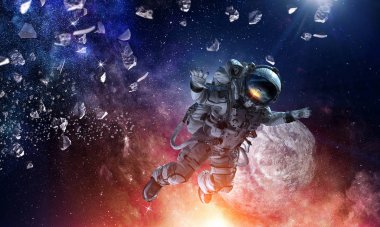 Astronot uzay görevi üzerinde. Karışık teknik
