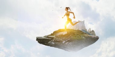 Spor kadın koşu yarışı. Karışık ortam