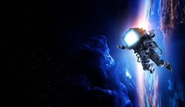 Monitör başlı astronot . Karışık ortam