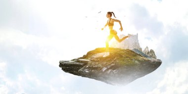 Spor kadın koşu yarışı. Karışık ortam