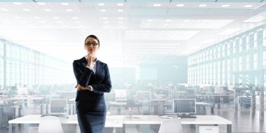 Açık plan ofisleri. Karışık teknik