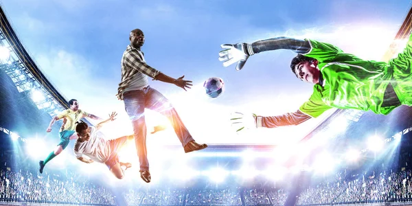 足球人用球行动。混合介质 — 图库照片