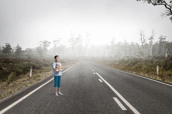 Het gevoel van verloren en eenzaam. Mixed media — Stockfoto