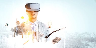 Sanal maskeli işadamı. Karışık ortam