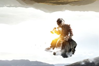 Uzay Adamı ve görevi. Karışık ortam