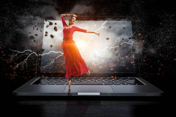 Taniec jest jej pasją. Techniki mieszane — Zdjęcie stockowe