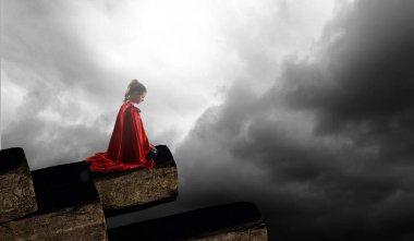 Süper kahraman çatıda. Karışık teknik