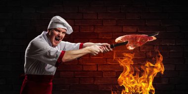 O, yemek pişirmeye deli oluyor. Karışık ortam