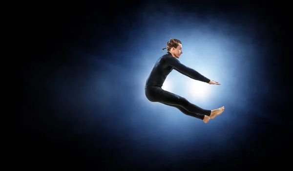 Een danseres in de sprong. Gemengde media — Stockfoto