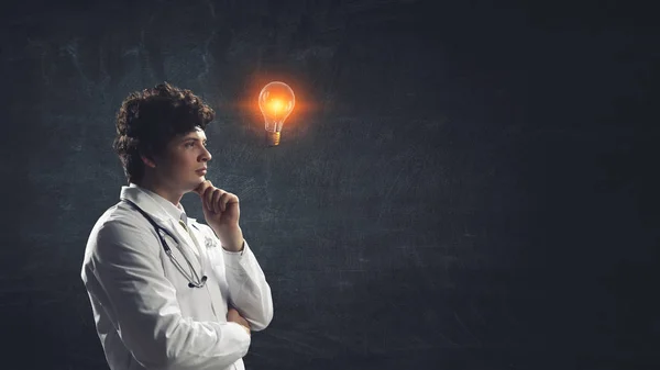 Scientist man with hand on chin — Stock Photo, Image