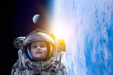 Uzayı keşfediyorum. Karışık ortam