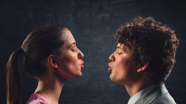 Bana bir öpücük ver. Karışık ortam