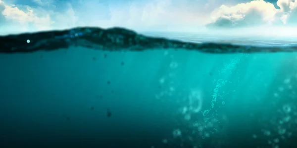 Azul debaixo de água. Meios mistos — Fotografia de Stock