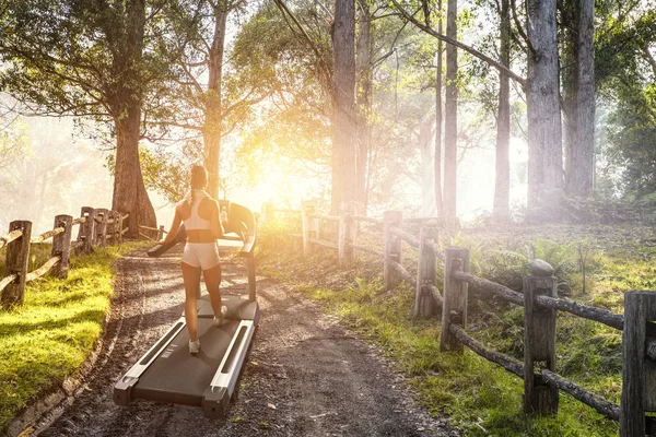 Elige tu ruta para correr. Medios mixtos — Foto de Stock