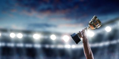 Büyük zaferini kutluyor. Karışık teknik