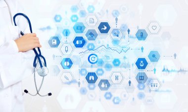 el ile steteskop uygulayıcısı