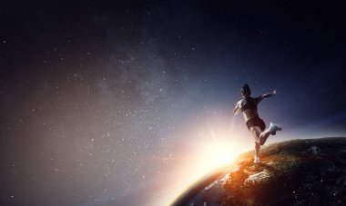 Koşmak sporcumuz yarışı. Karışık teknik