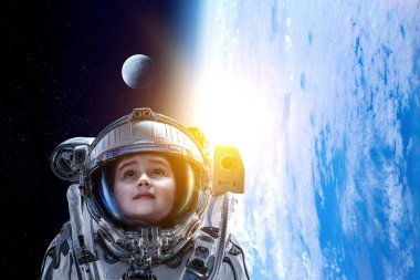 Uzayı keşfediyorum. Karışık ortam