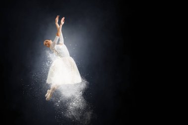 Balerin ve dijital şebeke. karışık ortam