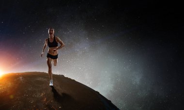 Koşmak sporcumuz yarışı. Karışık teknik