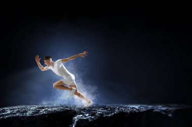 Sporcu çalışan yarış. Karışık teknik