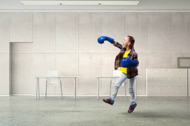 Küçük şirin şampiyon. Karışık ortam