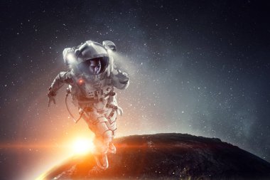 Uzayı keşfediyorum. Karışık ortam