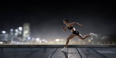Koşmak sporcumuz yarışı. Karışık teknik