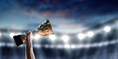 Büyük zaferini kutluyor. Karışık teknik