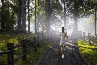 Sporcu çalışan yarış. Karışık teknik