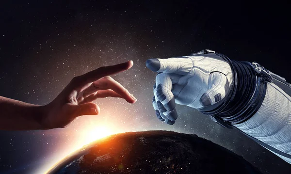 Derin uzay keşfi kavramı. Karışık ortam