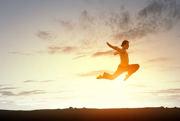 Un danseur en saut. Techniques mixtes — Photo