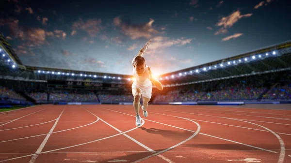 Pista de atletismo del deportista. Medios mixtos —  Fotos de Stock