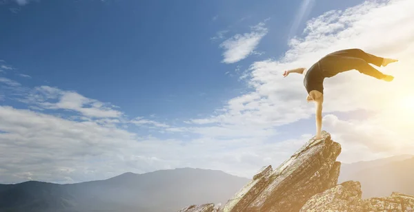 Extreme Yoga-Praxis. Gemischte Medien — Stockfoto