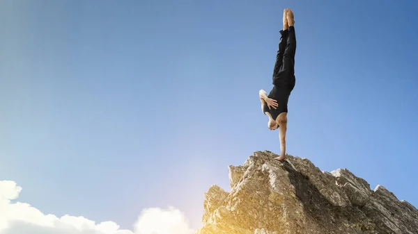 Pratique du yoga extrême. Techniques mixtes — Photo