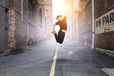 Onun dünya danstır. Karışık teknik