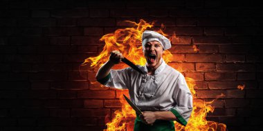 O, yemek pişirmeye deli oluyor. Karışık ortam