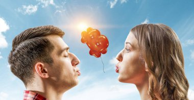 Bana bir öpücük ver. Karışık ortam