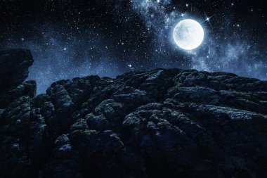 Dolunay arka planı. Karışık ortam