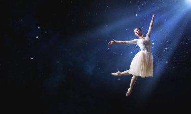 Zıplayan balerin. Karışık ortam