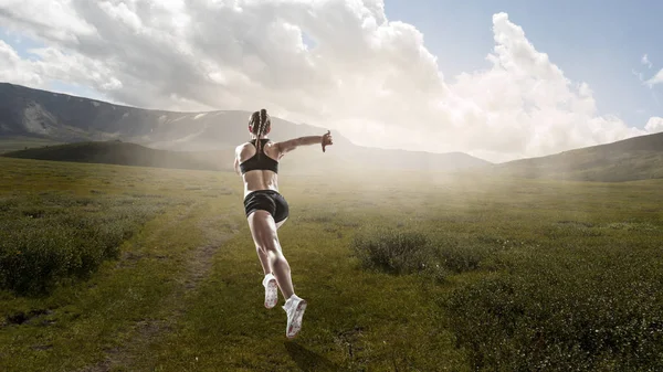 Jonge atleet vrouw. Mixed media — Stockfoto