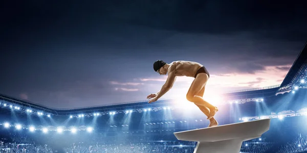 Nadador en competición. Medios mixtos — Foto de Stock