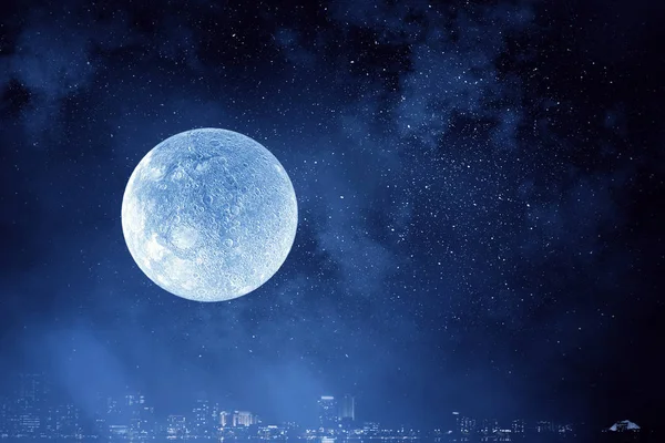 Het is volle maan. Gemengde media — Stockfoto