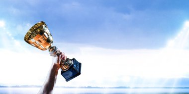 Büyük zaferini kutluyor. Karışık teknik