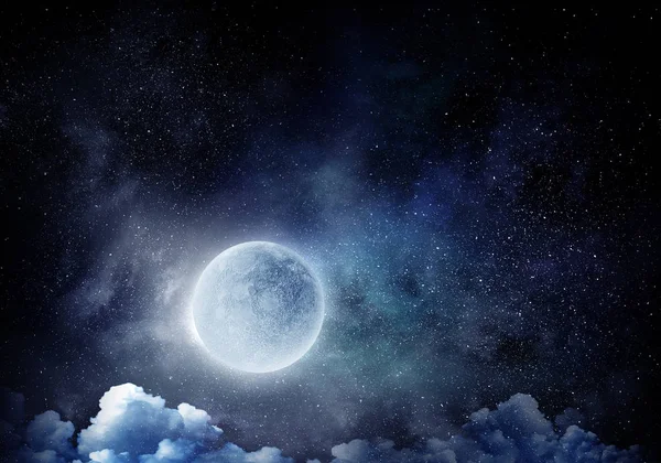 É lua cheia. Meios mistos — Fotografia de Stock