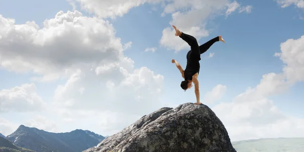 Extreme yoga praktijk. Mixed media — Stockfoto